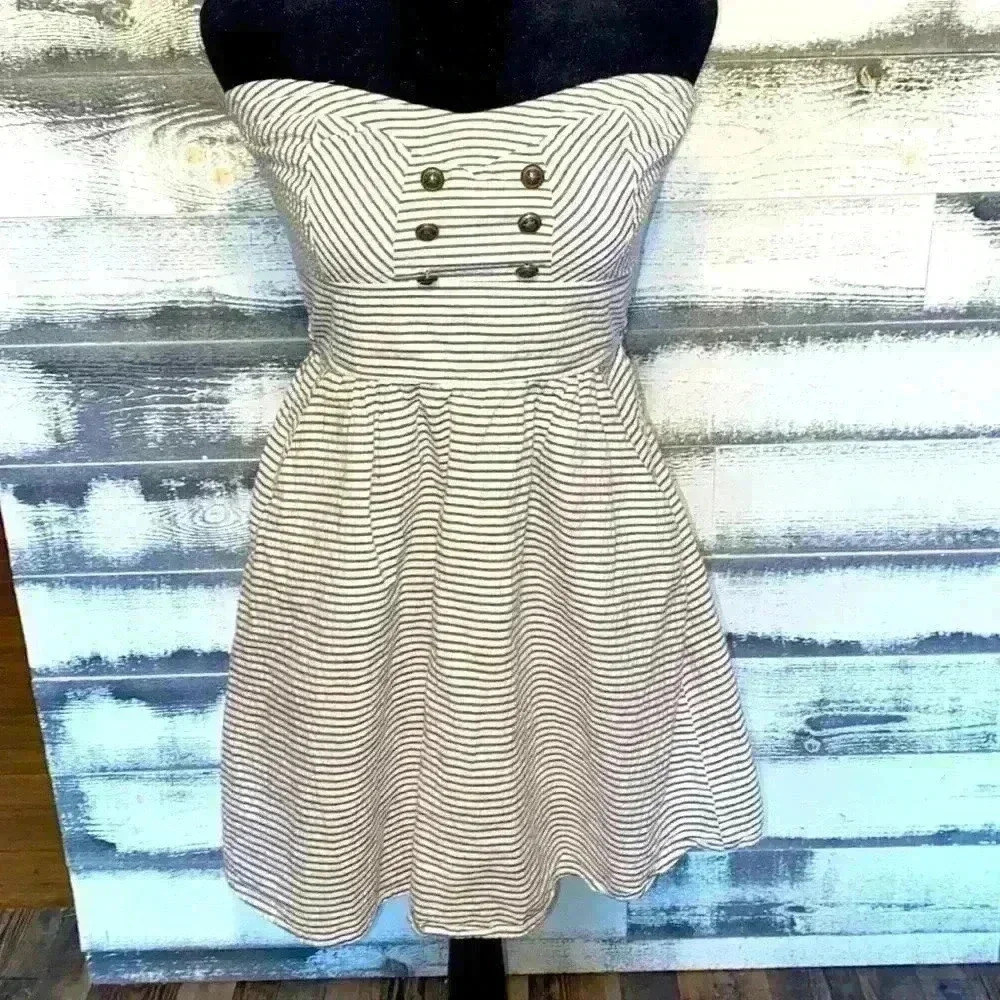 Trixxi Striped Dress with cute button details and pockets size 5
